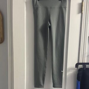 Nike Kids girl size medium grey Dry Fit Performance Leggings